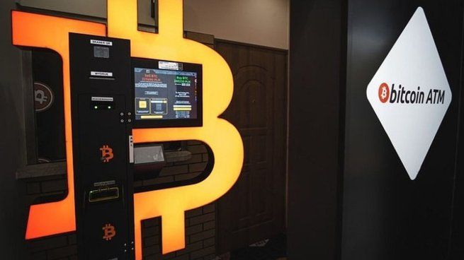El mercado global de criptocajeros alcanzará $820 millones USD en 2030, según proyecciones de Coin ATM Radar, creciendo a una CAGR del 54.2% desde 2021. 