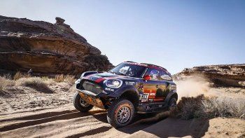 El Mini de Orly Terranova, en los desiertos árabes.