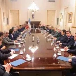 Javier Milei encabezará una reunión con gobernadores en la Casa Rosada. Javier Milei encabezará una reunión con gobernadores en la Casa Rosada.