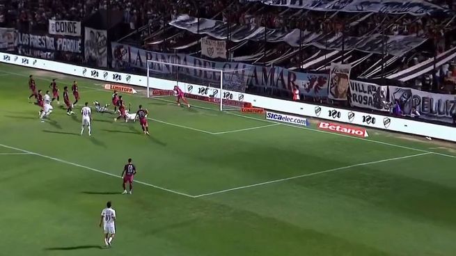 Platense marcó tras un insólito error de Armani.