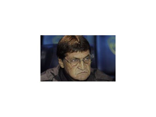 Julio Falcioni vive su momento más complicado en el banco de Boca.