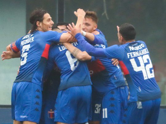 Fiesta en casa. Tigre goleó a Platense y festejó el clásico ante su gente.