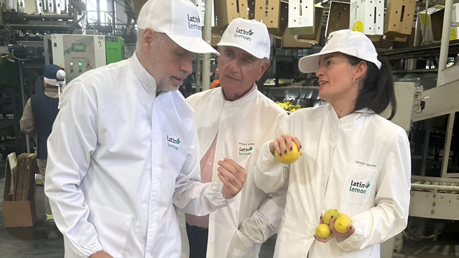 Horacio Rodríguez Larreta en Tucumán probó carne de llama en un criadero y visitó a productores de limones. 