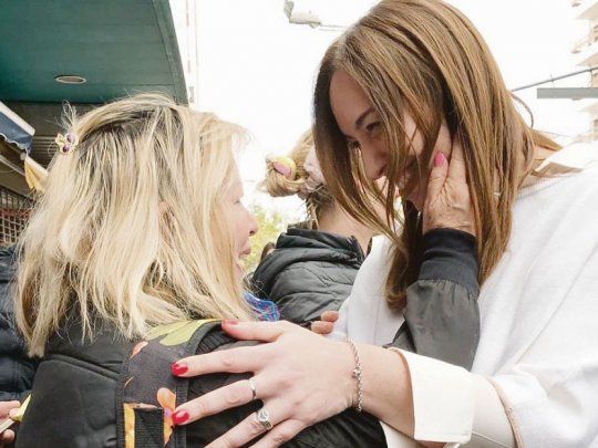 contacto. María Eugenia Vidal recorrió ayer el distrito de San Miguel como parte de su campaña por la reelección.