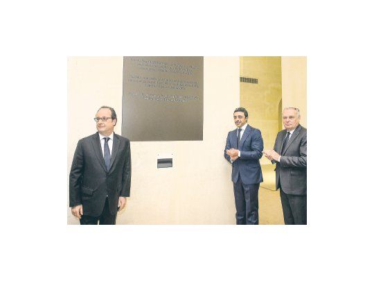 Hollande inauguró nuevos espacios del Louvre