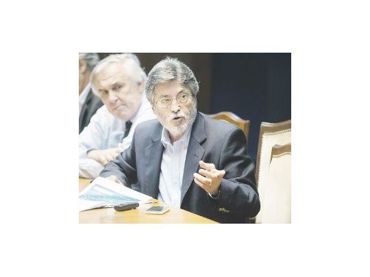 El titular de la Afip, Alberto Abad, cuando informó ayer los números que arrojó marzo para la recaudación impositiva.