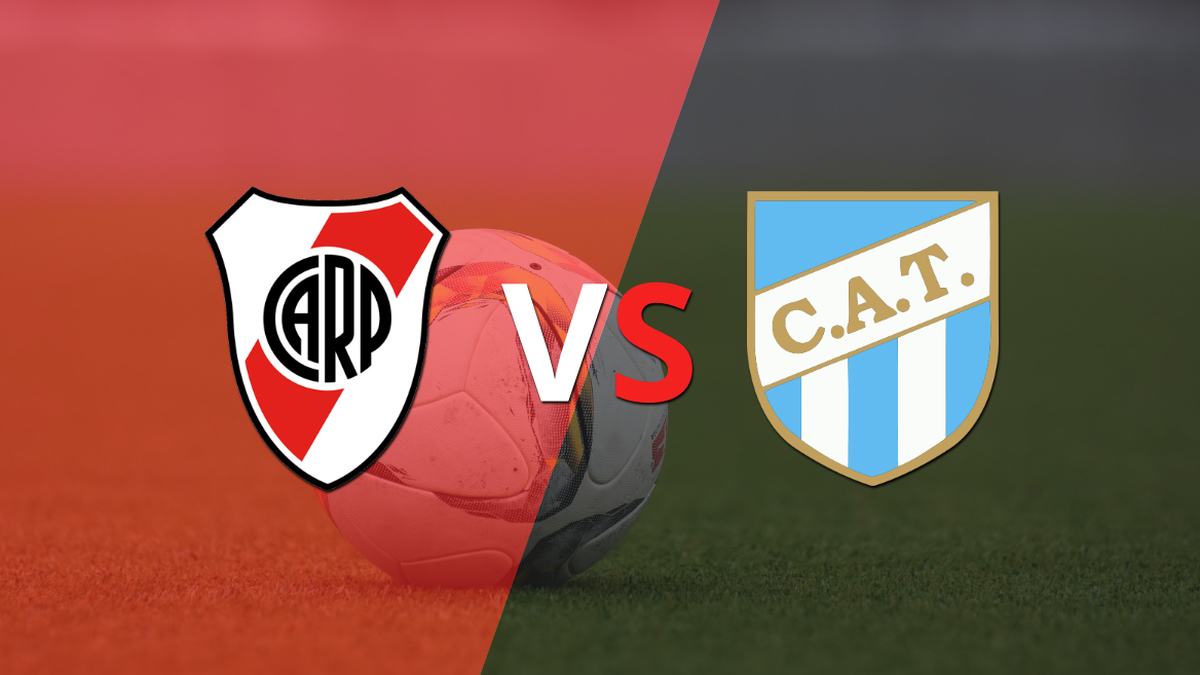 The game between River Plate and Atlético Tucumán begins at the Monumental