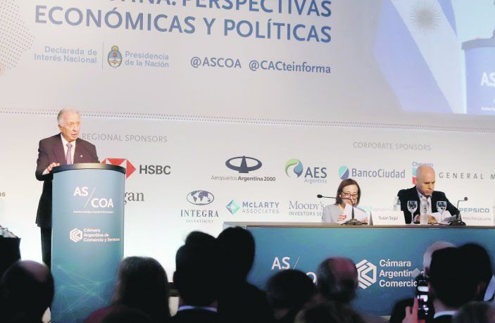 El presidente de la CAC, Jorge Di Fiori, durante el encuentro en el Alvear.