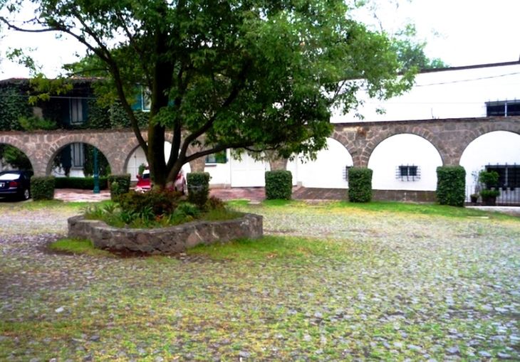 En 1884 se aprueba un contrato para que este terminen las obras de entubación de las aguas de los manantiales del Desierto, de Santa Fe y Chapultepec. En 1884 se aprueba un contrato para que este terminen las obras de entubación de las aguas de los manantiales del Desierto, de Santa Fe y Chapultepec.