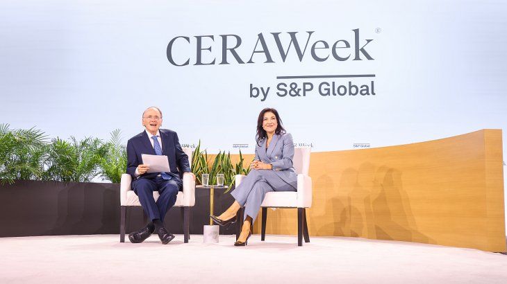 “Debemos dejar de depender tanto del mercado spot y avanzar hacia contratos a largo plazo”, dijo la ministra alemana sobre la provisión de GNL. “Debemos dejar de depender tanto del mercado spot y avanzar hacia contratos a largo plazo”, dijo la ministra alemana sobre la provisión de GNL.