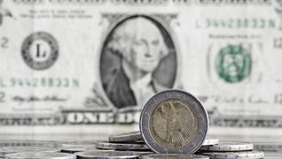 El dólar global se acercó a mínimos de varios años frente al euro mientras la Fed está en el centro de atención.