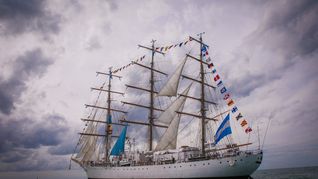 Fragata Libertad regresó a Buenos Aires tras seis meses de viaje por América y Europa.