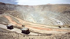 El paro en la mina de cobre de Chiquicamata disparó en Chile, a menos de dos semanas del balotaje presidencial, un inédito debate sobre el futuro de la estatal Codelco.