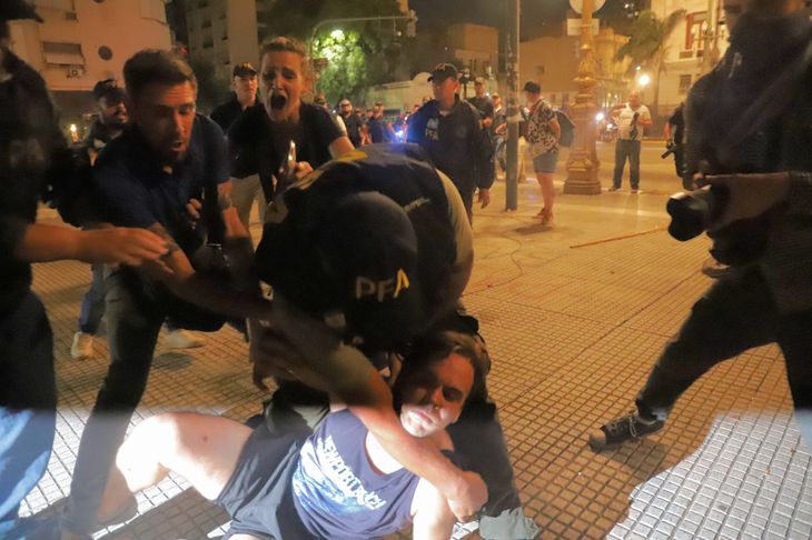Patricia Bullrich relativizó la represión ocurrida el jueves por la noche frente al Congreso Patricia Bullrich relativizó la represión ocurrida el jueves por la noche frente al Congreso