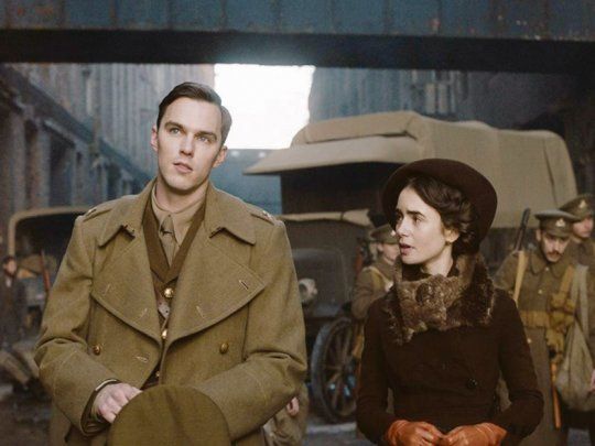 Tolkien. La biografía cinematográfica del autor de El señor de los anillos se excede al interpretar numerosos hechos de su vida como inspiradores de episodios de su obra literaria.