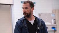Noah Wyle recibió el título anual otorgado por la revista People tras un renovado pico de popularidad en su carrera.