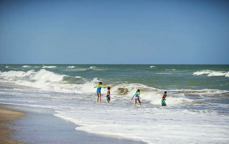 En algunas playas se implementaron restricciones temporales para el ingreso al mar. En algunas playas se implementaron restricciones temporales para el ingreso al mar.
