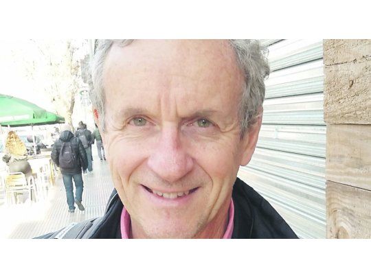 Multifacético. El autor es contador, estudió filosofía, trabajó 30 años en un banco, ahora tiene un callcenter y escribe cuentos.