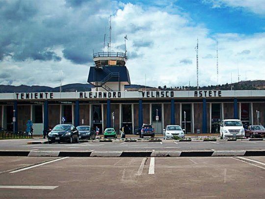 Aeropuerto Internacional Alejandro Velasco Astete