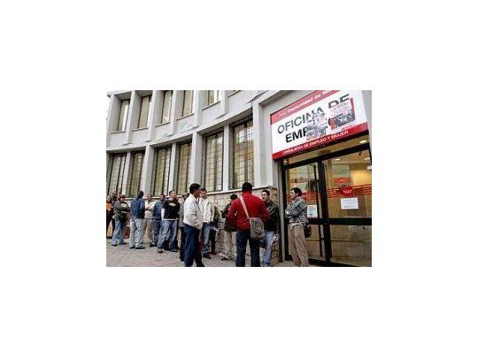 En términos desestacionalizados, el desempleo registrado bajó sólo ligeramente, en 265 personas.
