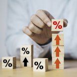 Los bancos operan con tasas por debajo del 25%, limitando el rendimiento de los pesos. Los bancos operan con tasas por debajo del 25%, limitando el rendimiento de los pesos.