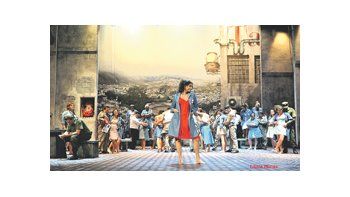 Adriana Mastrángelo se devora el escenario en su torrencial Carmen, que se representa según la versión original de «ópera comique», es decir, con parlamentos.