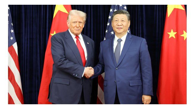 La actitud corporal lo dice todo (que el lector saque sus propias conclusiones de la reunión entre Donald Trump y Xi Jinping).