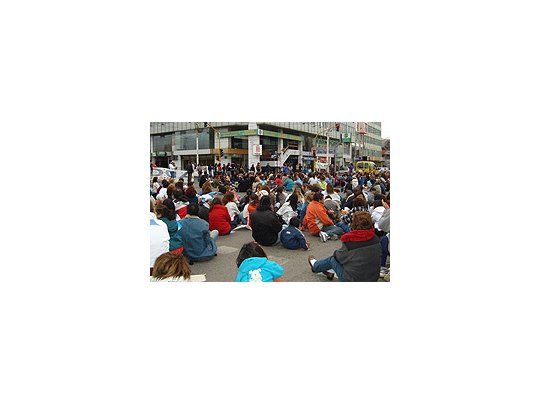 Santa Cruz: docentes marcharon por Río Gallegos