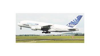 ámbito.com | Airbus 380, el avión más grande del mundo. Porque Airbus se atrasa en su entrega, Marsans pudo renegociar su compra de 75 aviones pensada cuando era dueña de Aerolíneas. Ahora irá al CIADI.