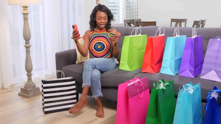 El consumo excesivo es uno de los peores hábitos para el ahorro. El consumo excesivo es uno de los peores hábitos para el ahorro.