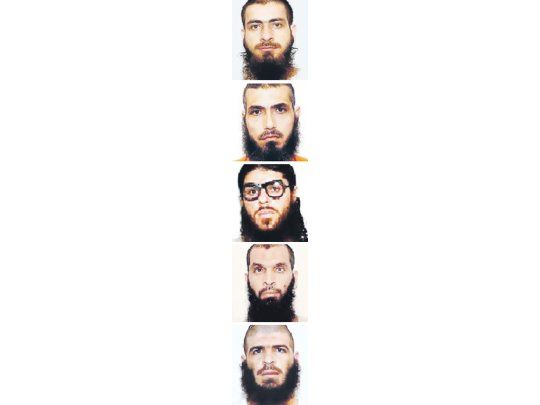 Los sirios Adnan Anham, Yihad Diyab, Mahmoud Faraj y Alí Shaabaan, y el palestino Mohamed Tahanmatan, cinco de los seis refigiados de Guantánamo en Uruguay.
