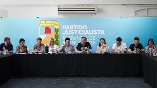 El PJ bonaerense avanza con las definiciones para los comicios. El PJ bonaerense avanza con las definiciones para los comicios.