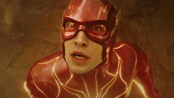 primer trailer de flash: ezra miller, ben affleck, el regreso de michael keaton y mas