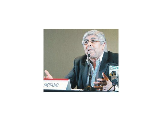 Hugo Moyano deberá confiar en su propia capacidad de movilización, luego de las bajas de sectores opositores que planeaban acompañarlo a la plaza.