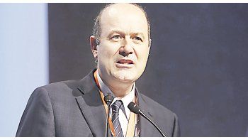 ámbito.com | Mayoría. Sturzenegger tiene hoy cinco sillas propias en el directorio.