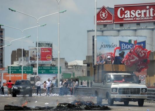 El paro se hizo sentir en la Ciudad a fuerza de piquetes (foto 1)