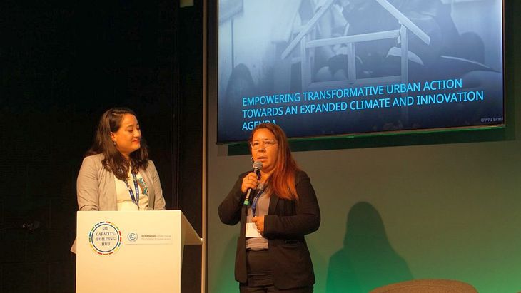 Laura Arévalo, referente vecinal del Barrio 20 viajó a Bakú para recibir el premio internacional.