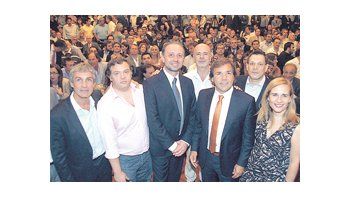 Martín Cosentino, Alejandro Rodríguez, Gustavo Marangoni, Jorge Telerman, Alberto Pérez, Ricardo Morato y Silvia La Ruffa, ayer en el lanzamiento de la agrupación de Daniel Scioli en la Capital Federal.