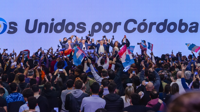 Poco antes de las 2AM, Martín Llaryora se adjudicó la victoria.