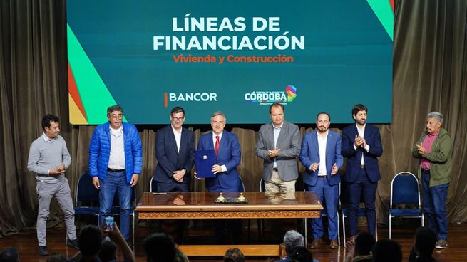 El gobernador Martín Llaryora encabezó el acto de lanzamiento de las nuevas líneas de crédito.