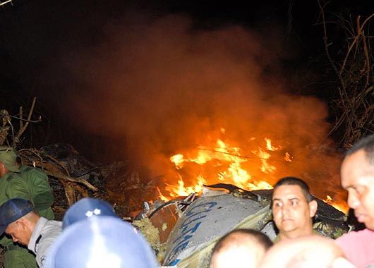 Al estrellarse el avión se convirtió en una bola de fuego (Foto AFP, periódico Escambray).