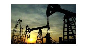 Bajan los precios del petróleo y del oro en el mundo.