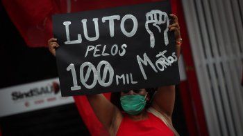 La OMS alert&oacute; que los indicadores del coronavirus en Brasil son desalentadores.