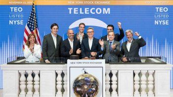 Carlos Moltini, CEO de Telecom Argentina, Roberto Nobile, Subdirector General y Gabriel Blasi, CFO, junto a otros ejecutivos de la compa&ntilde;&iacute;a, encabezaron los actos de celebraci&oacute;n del vig&eacute;simo quinto aniversario del comienzo de la cotizaci&oacute;n burs&aacute;til de la compa&ntilde;&iacute;a en la Bolsa de Nueva York.
