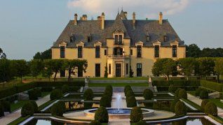 El palacio formó parte de la exitosa serie Sucession y del videoclip musical Blank Space de Taylor Swift.&nbsp;