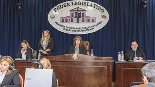 La vicegobernadora Mónica Urquiza presidió la sesión en la Legislatura fueguina. La vicegobernadora Mónica Urquiza presidió la sesión en la Legislatura fueguina.