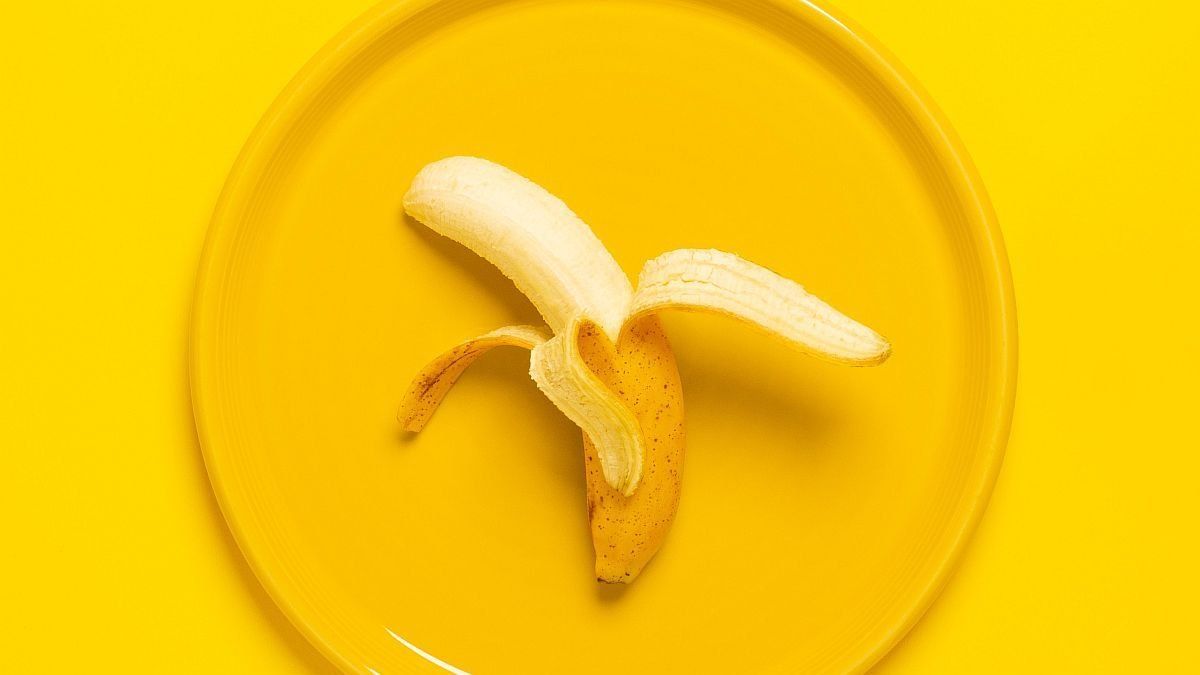 Masturbarse con cáscara de banana: una peligrosa moda entre hombres