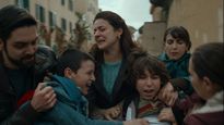 Barbara Ronchi, despojada de sus hijos en Familia, de Francesco Costabile.