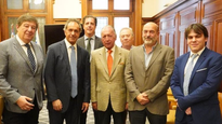 El presidente de la UIA, Daniel Funes de Rioja en una de las visitas que le hizo Daniel Scioli cuando era embajador en Brasil