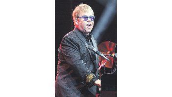 ámbito.com | Un Vélez con buena cantidad de gente, pero sin «explotar», disfrutó del recital de Elton John, un prócer de la canción, que no necesita de recursos multimediáticos para cautivar al público.